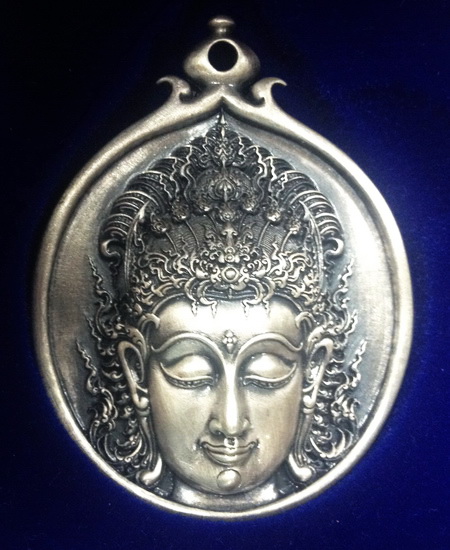 กราบขออนุญาตท่านอาจารย์เฉลิมชัย และท่านประธาน เสนอพระโพธิสัต ว์ ประทานความสุข เนื้อเงิน หมายเลข ๖๘๒ 