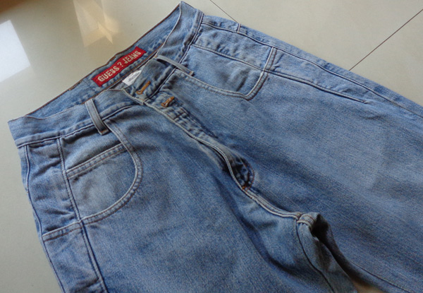 ยีนส์ GUESS ของแท้ แบรนด์ดังอเมริกาครับ เอว32 ,ผ้า cotton 100% ดีไซน์กระเป๋าหน้าและด้านข้างเอวสวยมาก