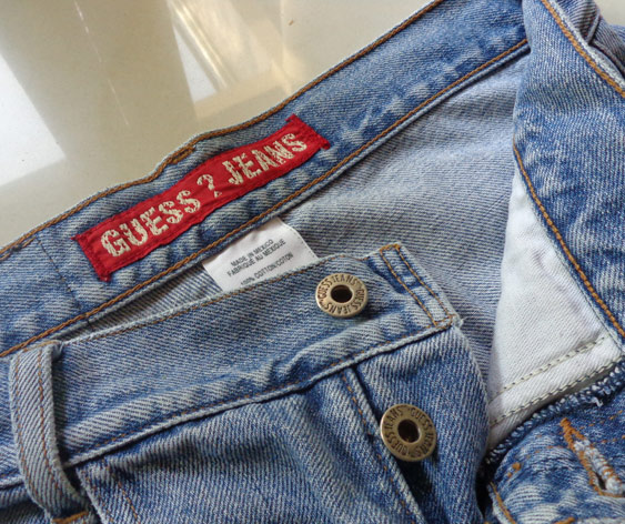 ยีนส์ GUESS ของแท้ แบรนด์ดังอเมริกาครับ เอว32 ,ผ้า cotton 100% ดีไซน์กระเป๋าหน้าและด้านข้างเอวสวยมาก