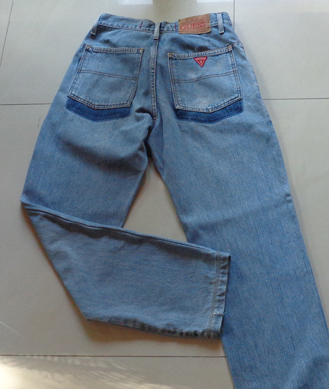 ยีนส์ GUESS ของแท้ แบรนด์ดังอเมริกาครับ เอว32 ,ผ้า cotton 100% ดีไซน์กระเป๋าหน้าและด้านข้างเอวสวยมาก