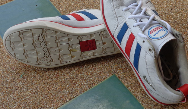 รองเท้า Vespa มอเตอร์ไซค์แบรนด์ดัง สุดเท่ห์ ของแท้ ผลิตโดย Adidas