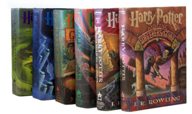 หนังสือ Harry Potter 7 เล่มจบ บทประพันธ์ : เจ. เค.โรว์ลิง ยอดขายมากกว่า 450 ล้านเล่ม