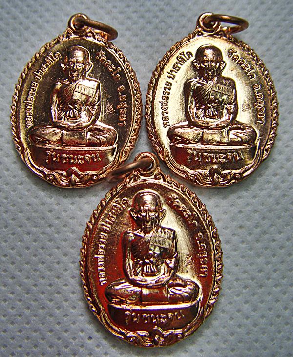 ๓เหรียญหลวงพ่อรวย วัดตะโก รุ่นชนะจนเนื้อทองแดงปี๕๖สวยๆพร้อมกล่องเคาะเดียวครับ(4)