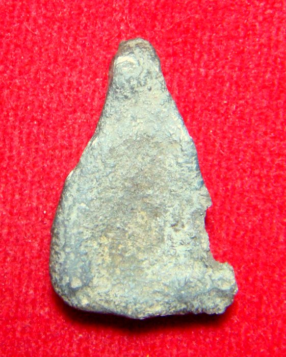 พระร่วงนั่งกรุหินตั้งเนื้อชินเงิน จ.สุโขทัย