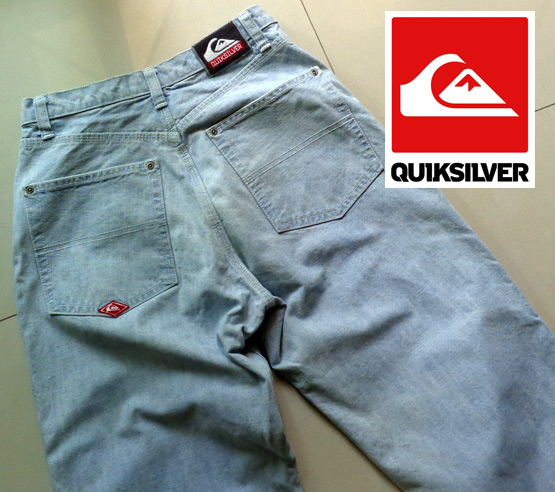 ยีนส์ QUIKSILVER โด่งดังไปทั่วโลก ,ของแท้ ขาตรง ทรงสวย ,ดีไซน์ป้ายและหัวกระดุมใหญ่เอวได้สวยสุดเท่ห์