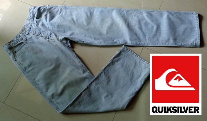 ยีนส์ QUIKSILVER โด่งดังไปทั่วโลก ,ของแท้ ขาตรง ทรงสวย ,ดีไซน์ป้ายและหัวกระดุมใหญ่เอวได้สวยสุดเท่ห์