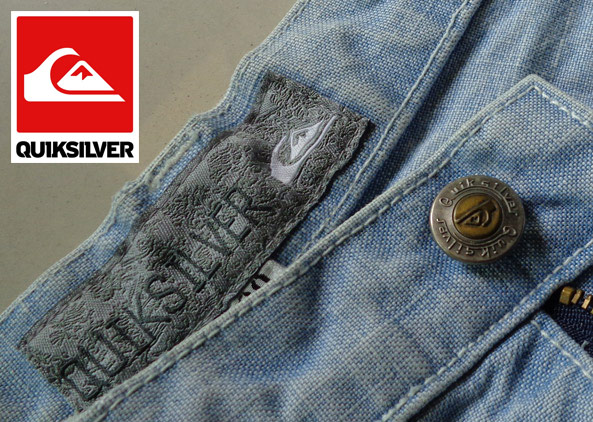 ยีนส์ QUIKSILVER โด่งดังไปทั่วโลก ,ของแท้ ขาตรง ทรงสวย ,ดีไซน์ป้ายและหัวกระดุมใหญ่เอวได้สวยสุดเท่ห์