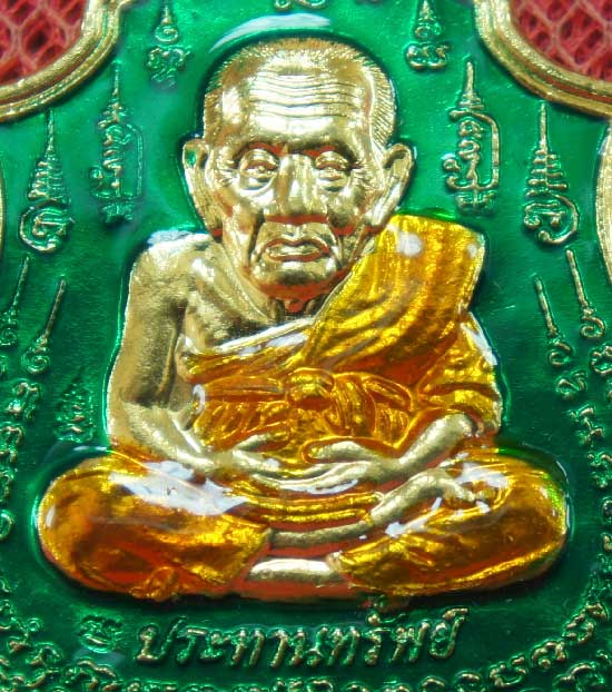 หลวงปู่ทวด หมื่นยันต์ ชุดพิเศษ วัดช้างไห้ เนื้อฝาบาตลงยาสีเขียว