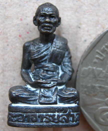 	รูปเหมือนลอยองค์ ฉลองครบ5รอบ หลวงพ่อสาคร วัดหนองกรับ จ ระยอง รุ่นชินบัญชร ปี2540 เนื้อทองเหลืองรมดำ