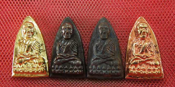 หลวงปู่ทวด พิมพ์เตารีดใหญ่ 4 องค์ เนื้อเปียกทอง เนื้อนวะ เนื้อผิวไฟ เนื้อสตางค์เเดง วัดในหาน อ.นอง อ