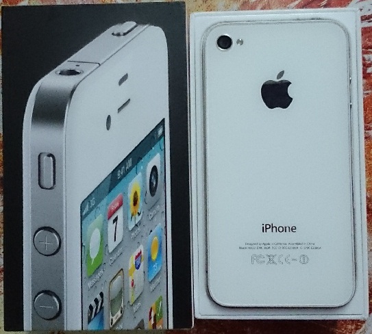  ขายIPHONE 4..8GB..สีขาว..สภาพดี..พร้อมอุปกรณ์..เคาะเดียว..