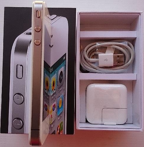 ขายIPHONE 4..8GB..สีขาว..สภาพดี..พร้อมอุปกรณ์..เคาะเดียว..
