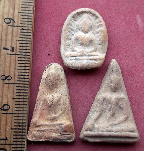 เคาะเดียวแดง เริ่ม 10 บาท กับ พระเนื้อดิน ..AY192
