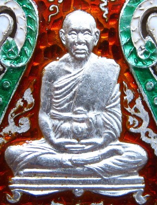 เหรียญฉลุ เนื้อเงินลงยา หมายเลข771 หลวงปู่แผ้ว ปวโร จ นครปฐม ปี2554 รุ่นเหนือดวงมหาบารมี สร้าง999เหร