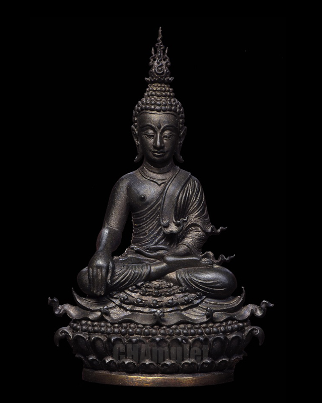 พระกริ่งพุทธประทานยศบารมี อ.เฉลิมชัย เนื้อนวโลหะ ผิวดำมัน ประกายทอง ก้นทองรอยตะไบเรียบสวย อุปกรณ์ครบ