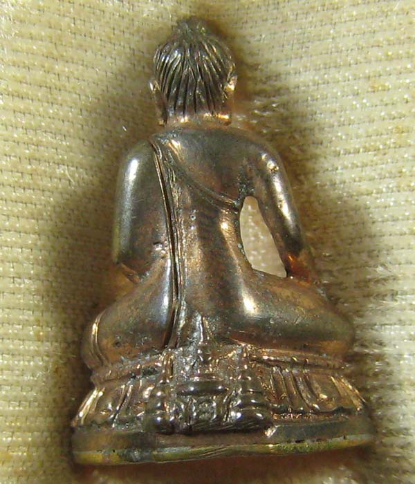พระกริ่งวชิรมงกุฎ ฉลอง 100 ปี วัดมกุฎกษัติยาราม ปี 2511 "พิมพ์เล็ก" เนื้อนวโลหะก้นฝาบาตร ตอกเลข ๗๗