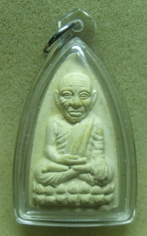 **วัดใจ**หลวงปู่ทวดเนื้อผงรุ่นแรก พิมพ์สะดุ้งกลับ แช่น้ำมนต์ วัดบวรนิเวศวิหาร ปี40**เลี่ยมพร้อมใช้