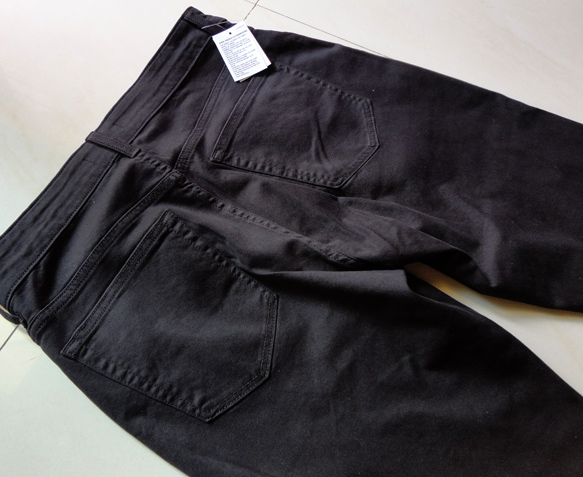 กางเกงยีนส์ UNIQLO ผู้ชาย ของแท้ ของใหม่ครับ เอว 31