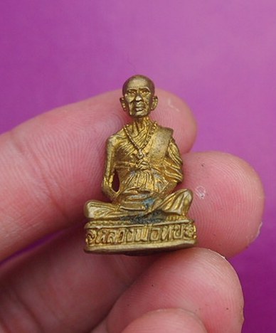***เคาะเดียวแดง****รูปหล่อหลวงพ่อทบ วัดชนแดน รุ่นเสาร์ 5 ปี 2539 สวยๆ