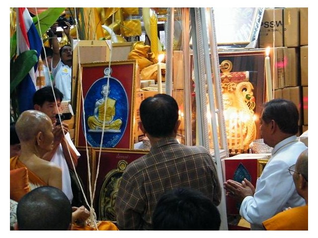 เหรียญหลวงพ่อคูณ รุ่น พุทธคุณสยาม มหาลาภ เหรียญย้อนยุคปี ๒๕๑๙ วัดอัมพวัน ปี๒๕๕๔ เนื้อทองแดงผิวไฟ 