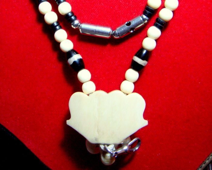 สร้อยงา+กะลาตาเดียว+หินลูกปัดเส้นยาวๆ