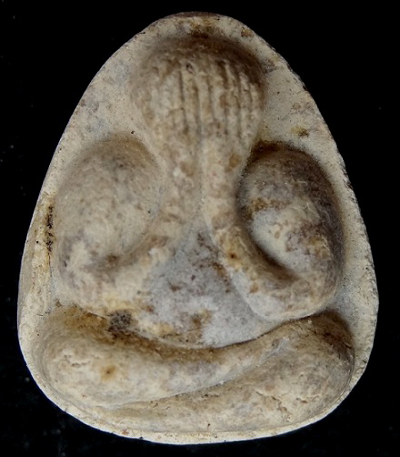 พระปิดตามหาเสน่ห์ หลังยันต์พุทโธ เนื้อเกสรนวลๆ 