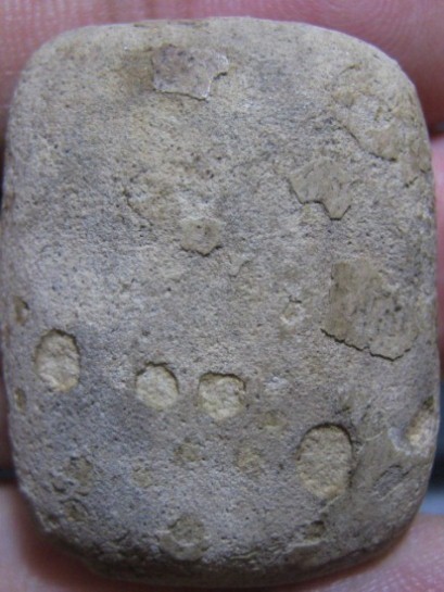 พระกรุวัดคูสลอด เนื้อผง พิมพ์ทรงครุฑ หลวงพ่อปานวัดบางนมโค ปลุกเสก สภาพพอใช้