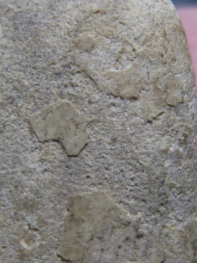 พระกรุวัดคูสลอด เนื้อผง พิมพ์ทรงครุฑ หลวงพ่อปานวัดบางนมโค ปลุกเสก สภาพพอใช้