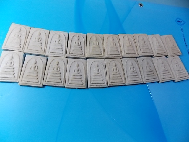 122 ปี พร้อมกล่อง มา 20 องค์ เคาะเดียว