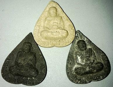 พระหลวงปู่ทวดวัดธรรมอิสสระเนื้อผง 3 องค์ครับ