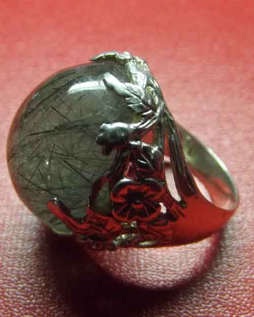 แหวนเงินหัวแก้วขนเหล็ก