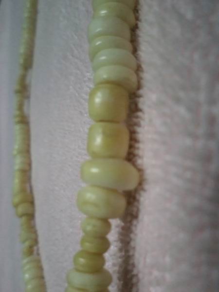 2,500.- สร้อยงาช้างแท้ ยาว 17-18 นิ้ว มีแถมสร้อยข้อมือยาว 7 นิ้ว