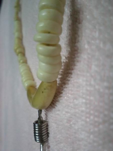 2,500.- สร้อยงาช้างแท้ ยาว 17-18 นิ้ว มีแถมสร้อยข้อมือยาว 7 นิ้ว