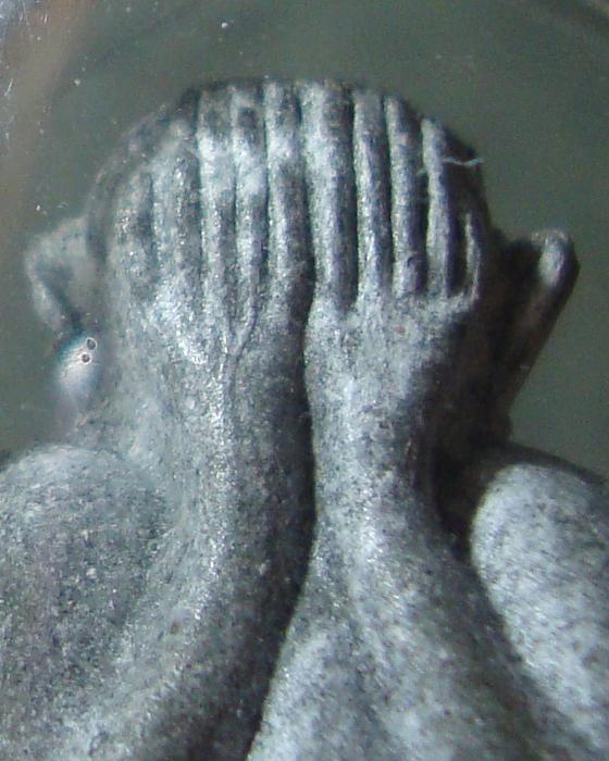 พระปิดตาตุ๊กตาเล็ก เนื้อผงใบลาน 