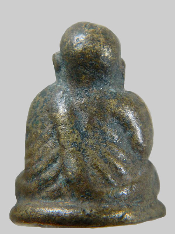 รูปหล่อ หลวงพ่อเงิน รุ่น ปืนแตก  ค่ะ