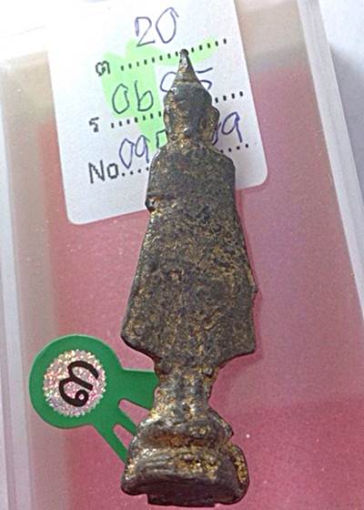 พระกรุวัดเลียบพิมพ์ยืนประทานพรเนื้อชินเงินปิดทองเดิมชนะเลิศรางวัลที่ 3 พร้อมใบประกาศครับ