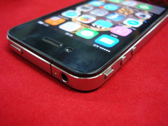 โทรศัพท์มือถือ iPhone4. 8 GB เครื่องแท้ เครื่องสีดำ สภาพสวยเดิมๆครับ สวย ถูก แท้