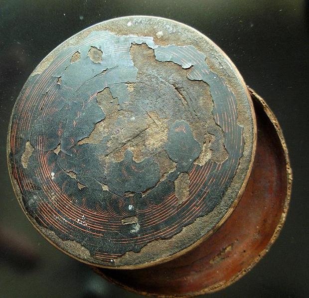 ตลับเครื่่องเขิน....เก่า ครับ