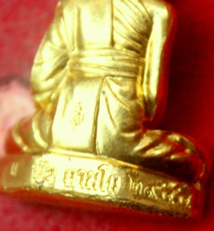 	รูปเหมือนปั๊ม รุ่นแรก "สร้างบารมี" หลวงปู่บัว ถามโก วัดศรีบุรพาราม เนื้อทองเหลือง 