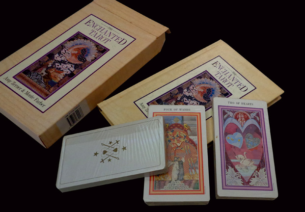 ไพ่ยิปซี ENCHANTED TAROT ของแท้ deck + bookset ชุดที่ได้รับการยอมรับว่าสวยมากที่สุดชุดนึงในโลก