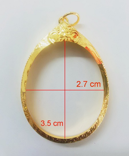 กรอบทองห่วงเชื่อม ใส่เหรียญลป.ทิมเจริญพรบน ปรกแปดรอบปรกไตรมาสปิดตา ลป.แก้ว หนัก 2.6 ราคา 3400