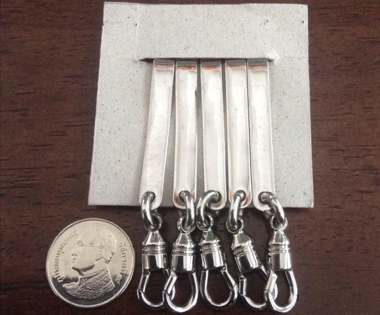 แหนบ สแตนเลส พร้อม ก้ามปู 5 ตัว 350 บาท