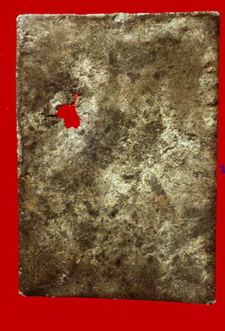 พระกำแพงห้าร้อยตัดสี่ ชินเงิน ปิดทองในกรุ