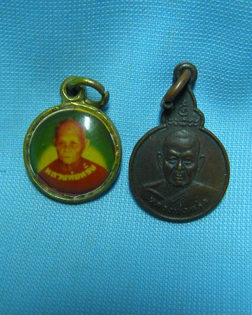 เหรียญล็อกเก็ต ปี32+เหรียญกลมพิมพ์เล็ก ปี25 หลวงพ่อหรั่ง วัดสามเรือน จ.พิษณุโลก