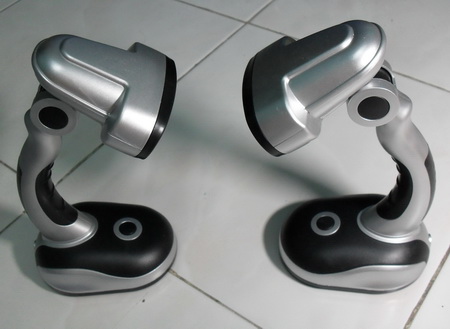 โคมไฟ 2 ตัว ให้แสงสีขาว