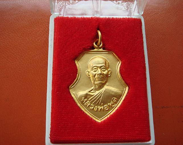 หลวงพ่อพูล วัดไผ่ล้อม จ.นครปฐม ปี 2544