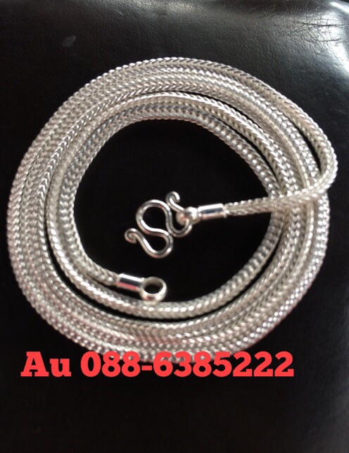 สร้อยเงิน ลายสี่เสาเหลี่ยม (สวมหัวได้) ทำจาก เงินแท้92.5% ยาว 24 นิ้ว หนักประมาณ 9 กรัม 