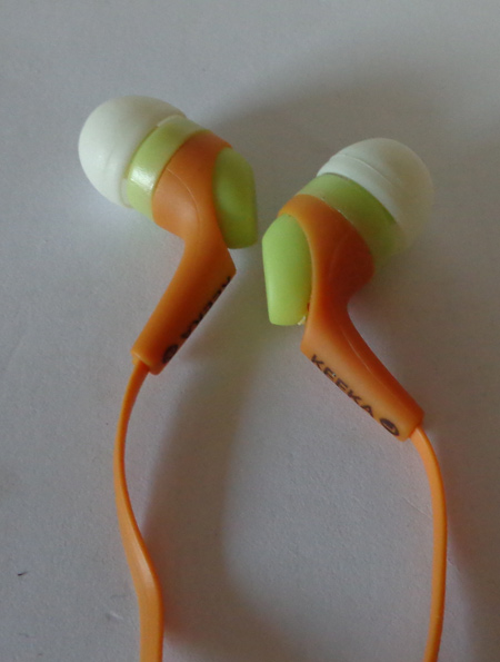 หูฟังสีสวย พร้อมเป็นสมอลค์ทอลค์ในตัว