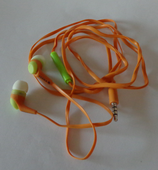 หูฟังสีสวย พร้อมเป็นสมอลค์ทอลค์ในตัว