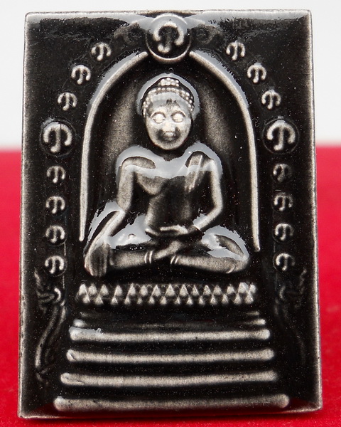 พระพุทธสิหิงค์ มหามงคล "พระบรมธาตุ-หลักเมือง๕๐" กระเบื้องเคลือบสีนิล 3.3x4.3ซ.ม.